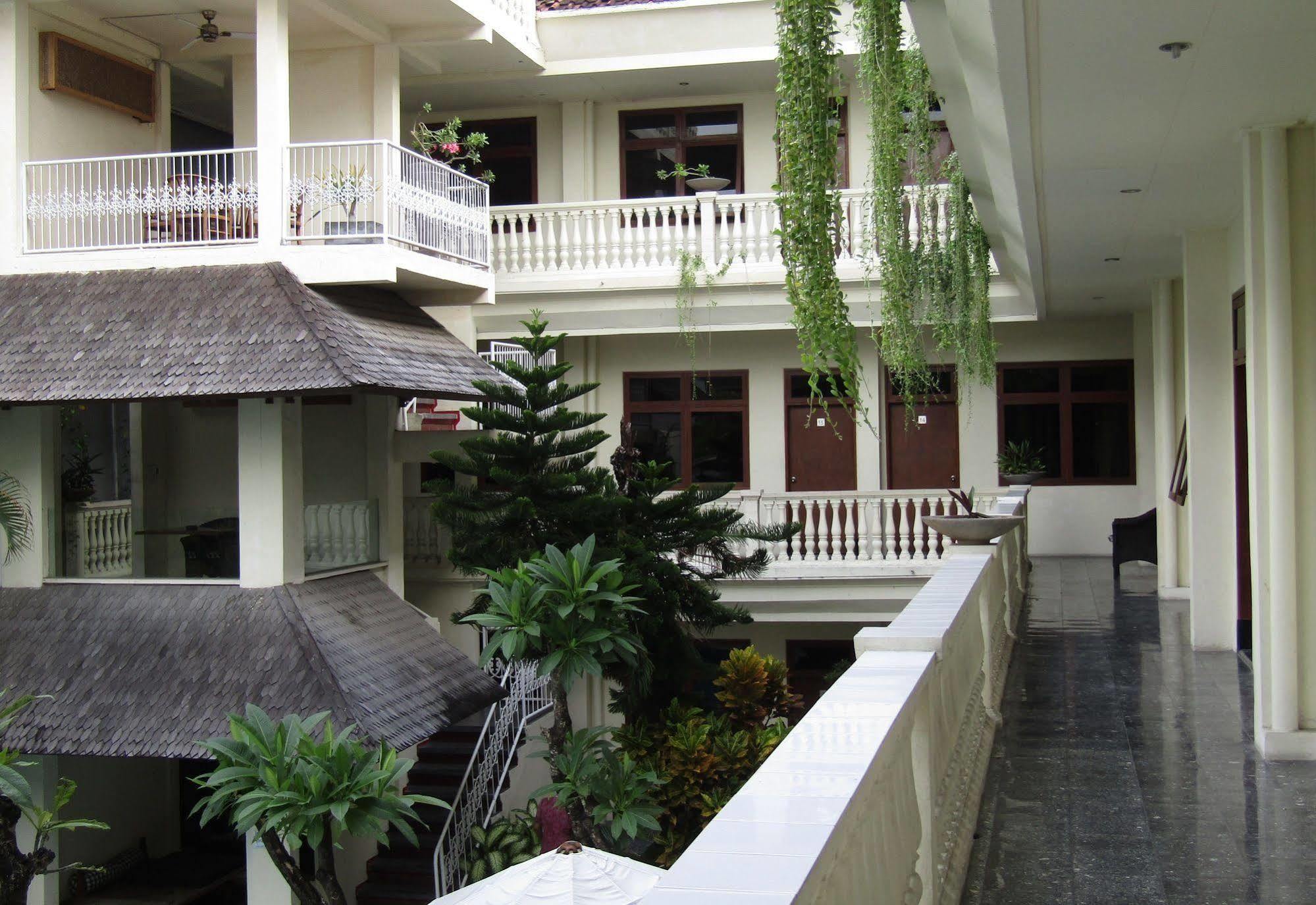 Capital O 93809 Wida Hotel Legian Dış mekan fotoğraf